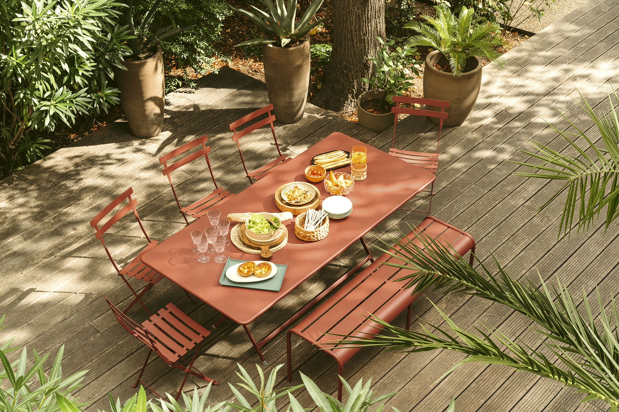 Table ronde pliante en acier coloris cactus Bistro Fermob - Ø 77 x 74 cm :  Tables de jardin FERMOB mobilier - botanic®