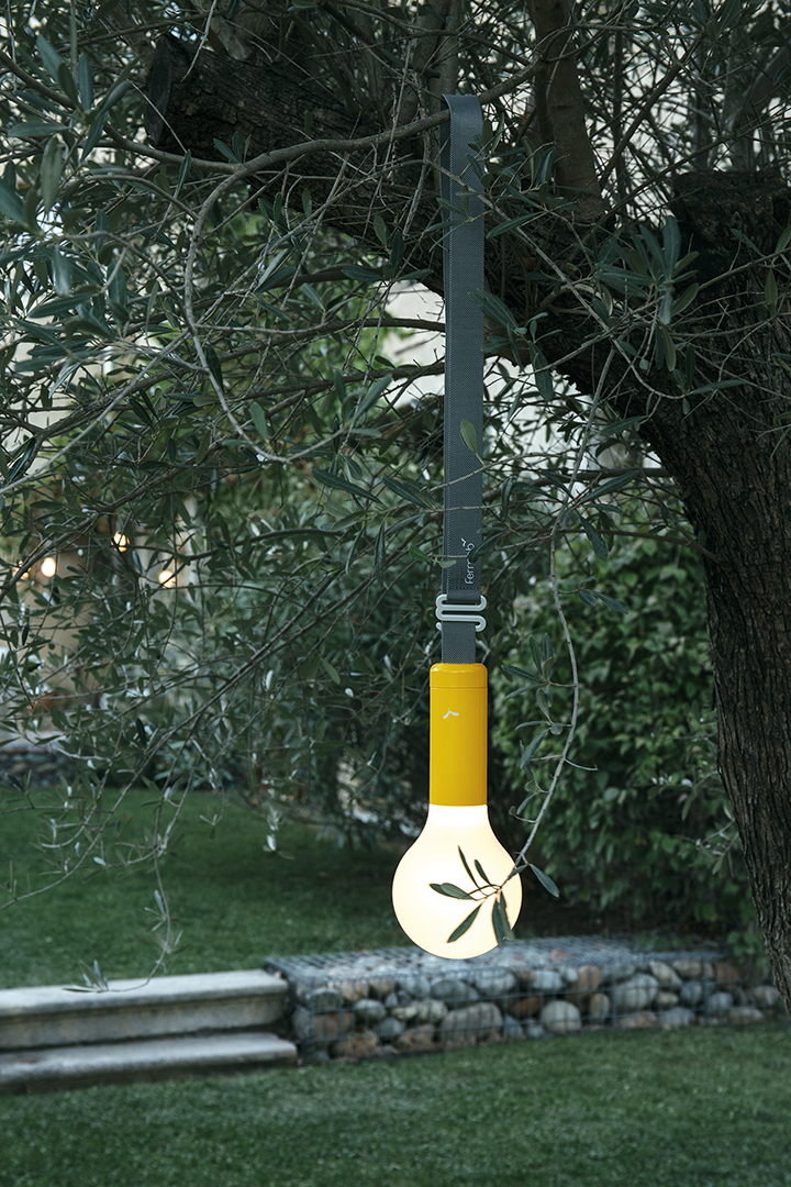 Lampe extérieur sans fil rechargeable Mooon! LED Fermob - noir